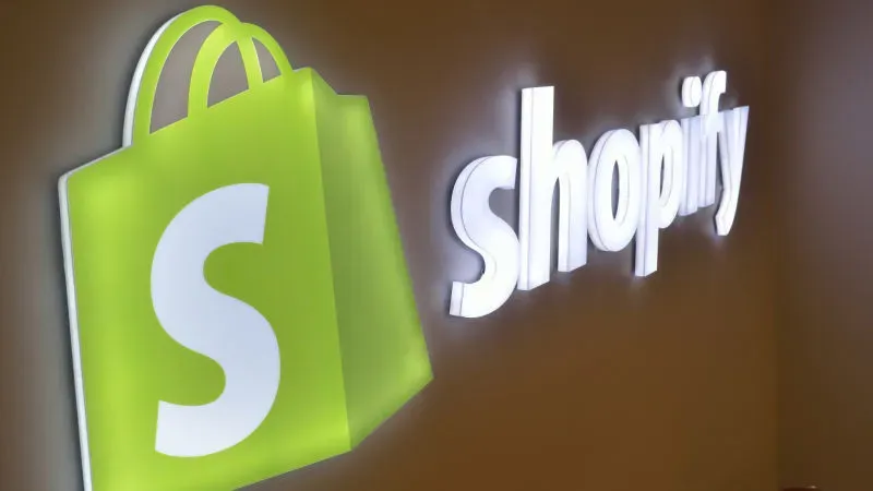 How to Make Your First Sale on Shopify